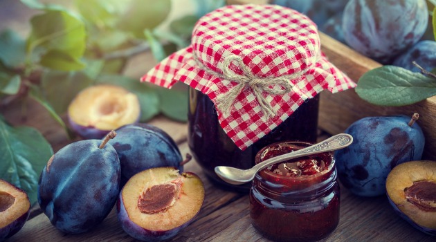 damson and apple jam