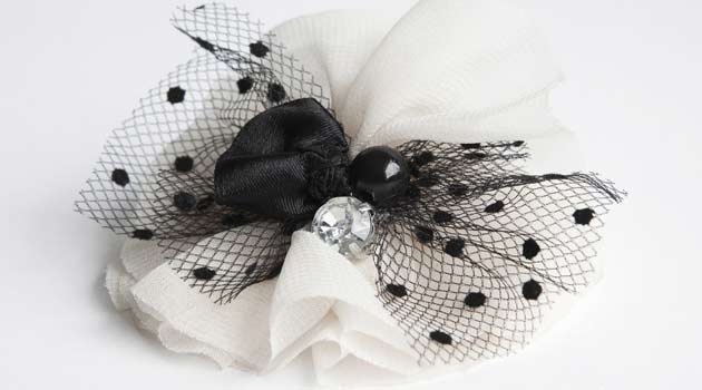 how to wear a fascinator
